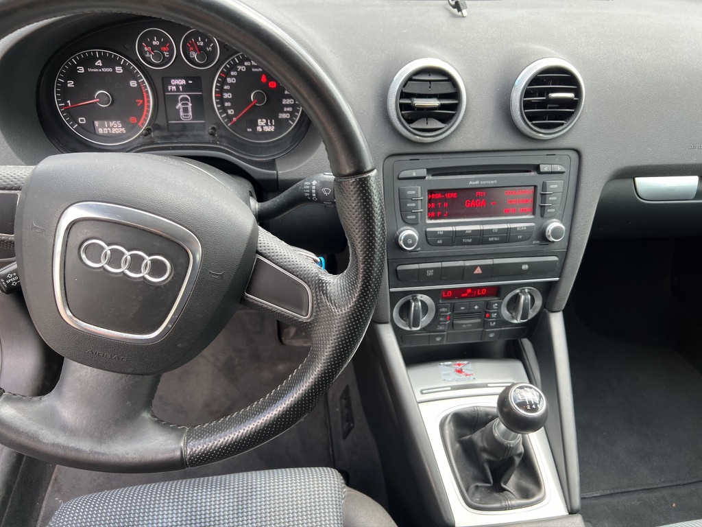 AUDI A3 Sportback 1.8 TFSI Attraction-image-11