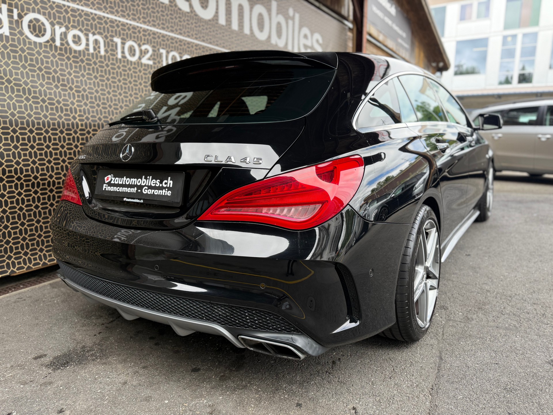 MERCEDES-BENZ CLA Shooting Brake 45 AMG 4Matic Speedshift-image-2