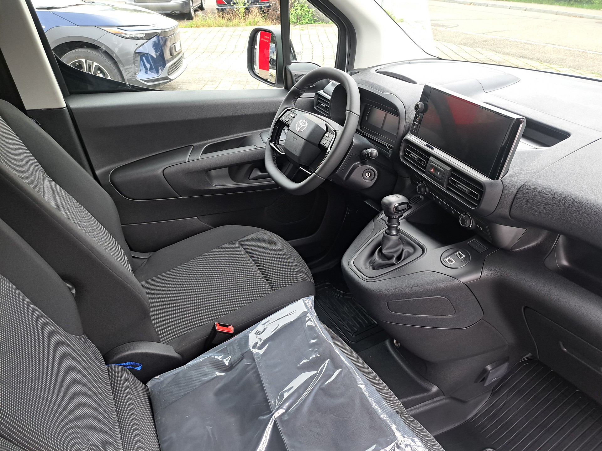 TOYOTA Proace City Van 1.2 Active Medium-image-3