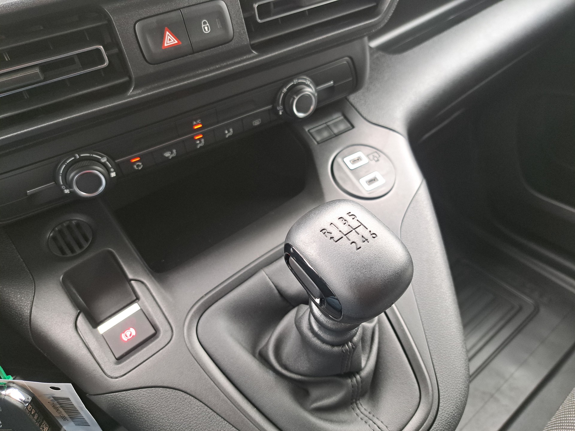 TOYOTA Proace City Van 1.2 Active Medium-image-11