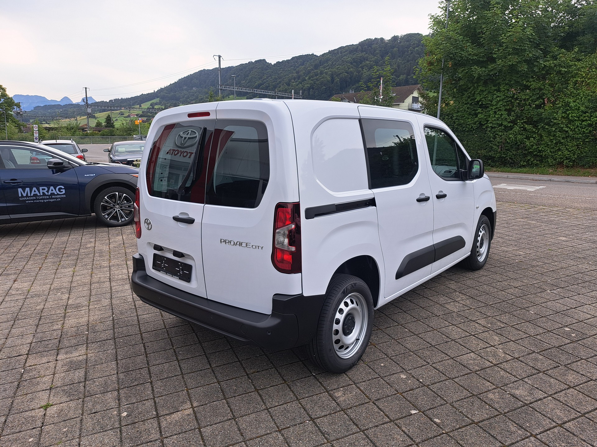 TOYOTA Proace City Van 1.2 Active Medium-image-6