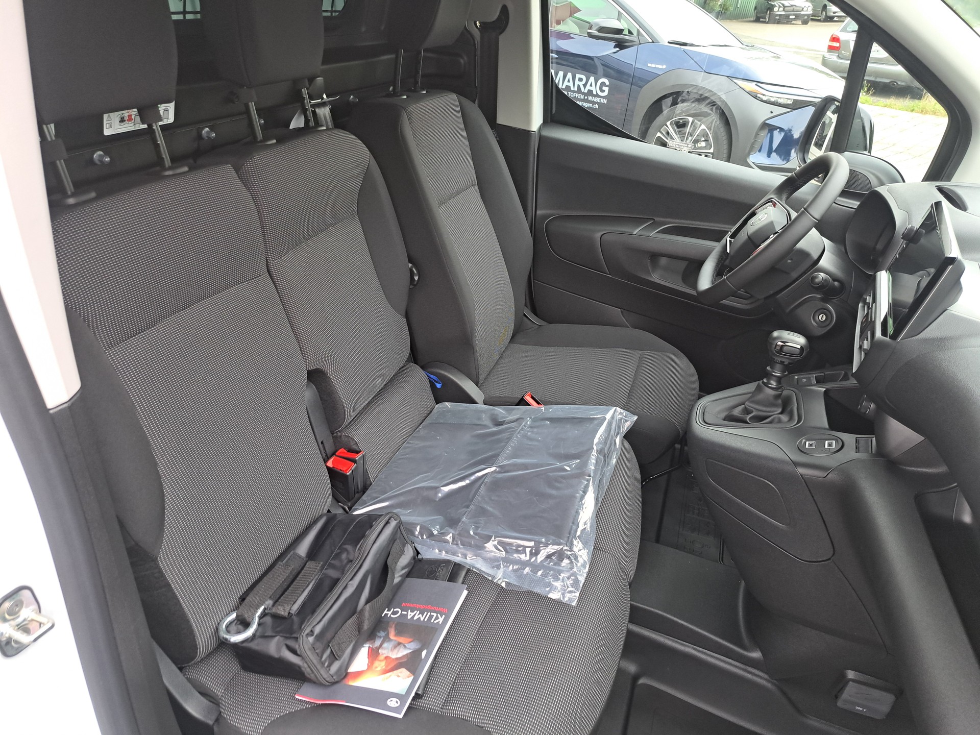 TOYOTA Proace City Van 1.2 Active Medium-image-4