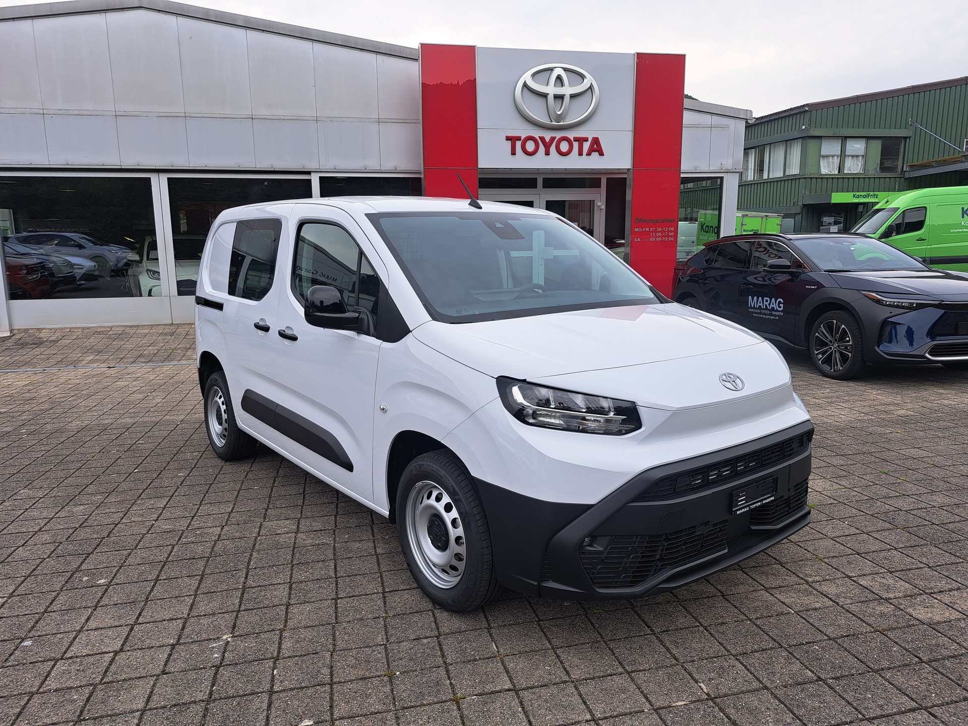 TOYOTA Proace City Van 1.2 Active Medium-image-1