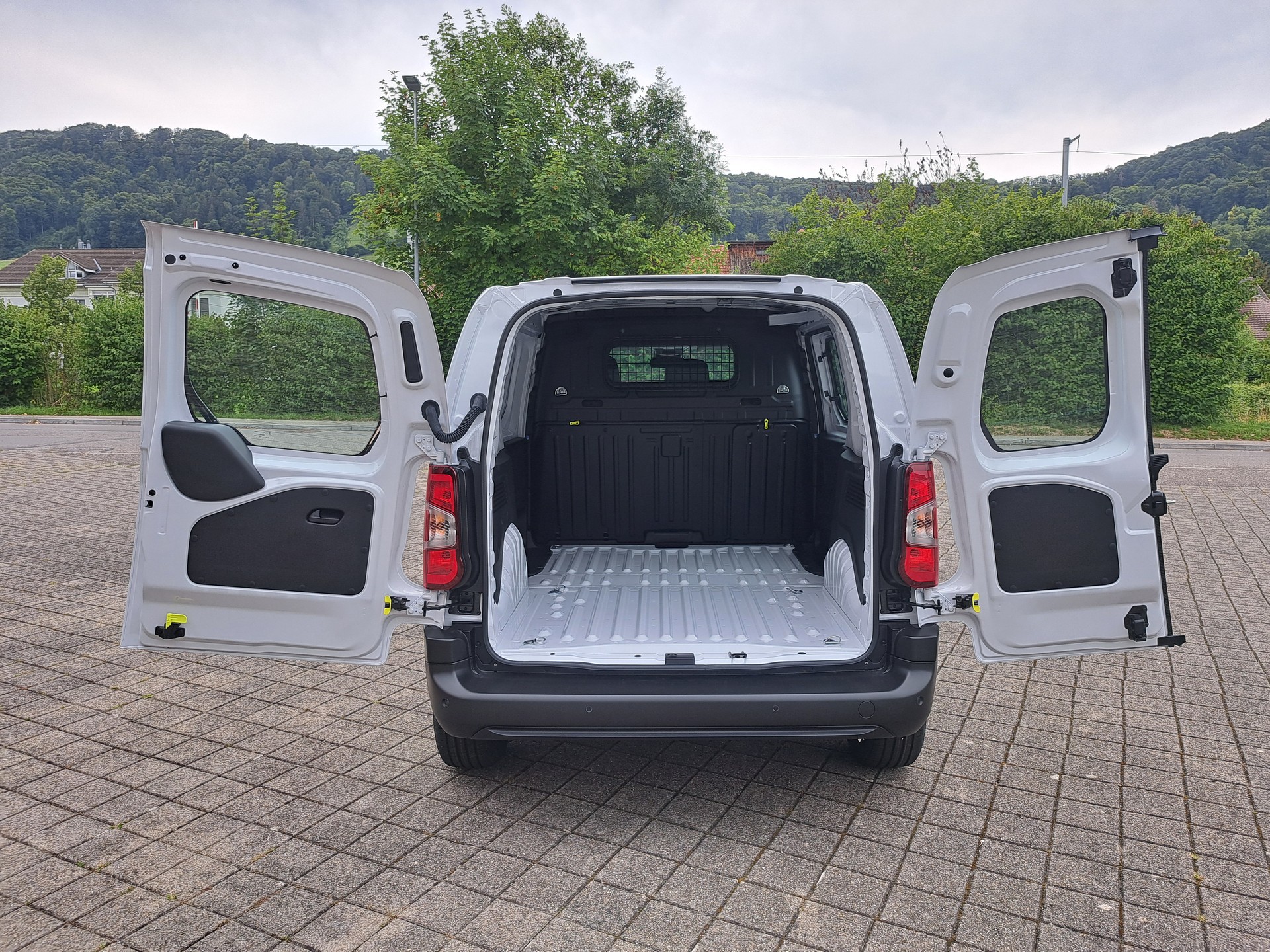 TOYOTA Proace City Van 1.2 Active Medium-image-7