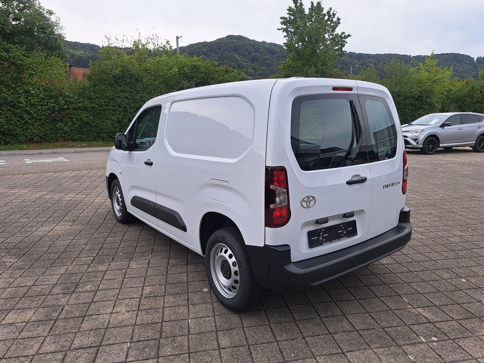 TOYOTA Proace City Van 1.2 Active Medium-image-8