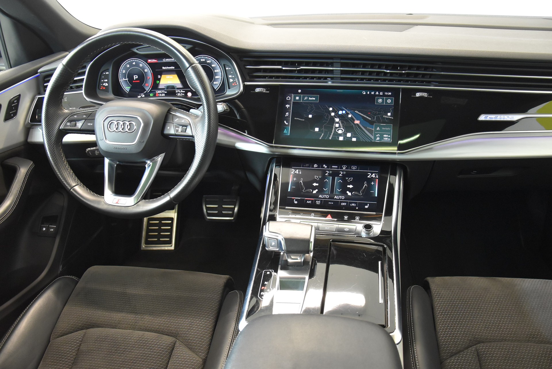 AUDI Q8 60 TFSI e S-Line quattro PHEV-image-3