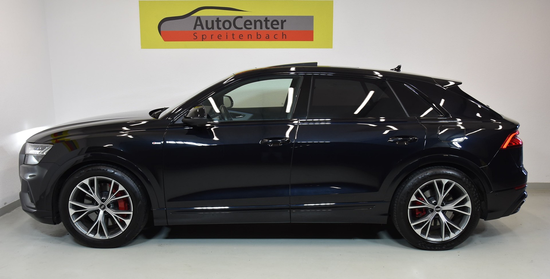 AUDI Q8 60 TFSI e S-Line quattro PHEV-image-12