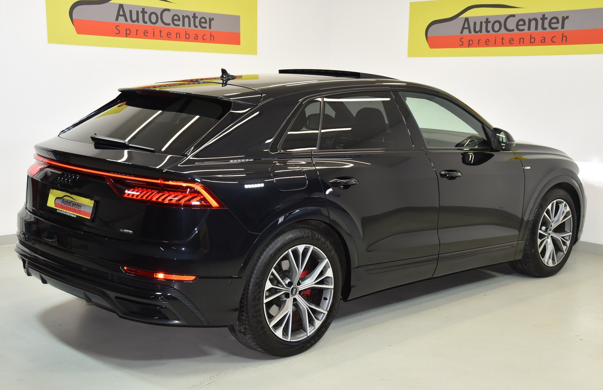 AUDI Q8 60 TFSI e S-Line quattro PHEV-image-11