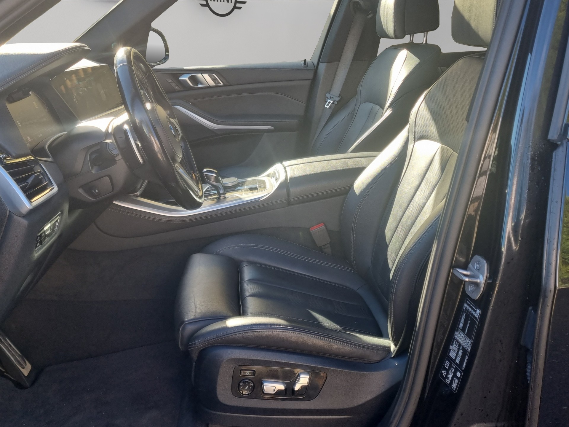 BMW X5 xDrive 48V 40d M Sport Steptronic-image-15