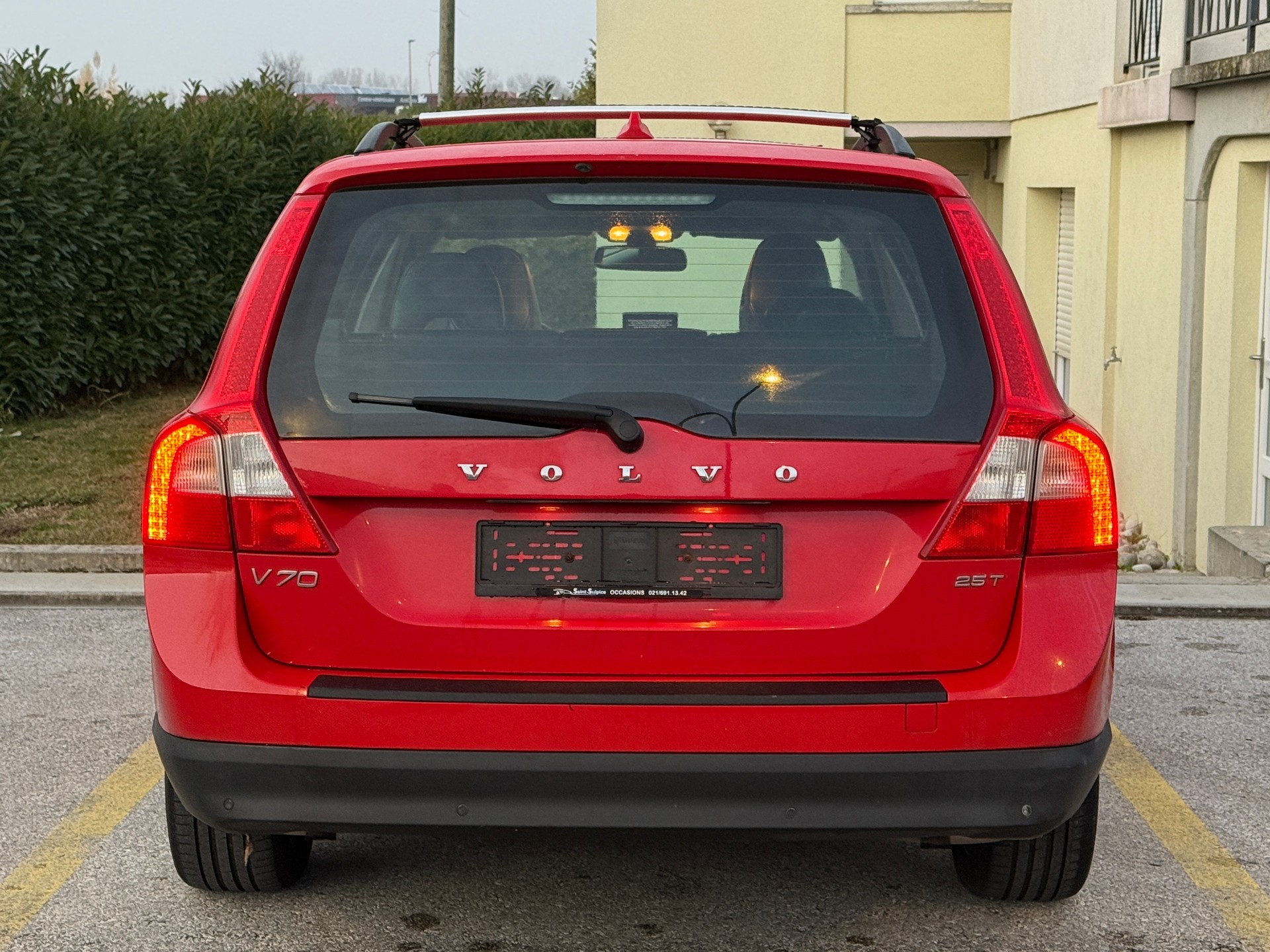 VOLVO V70 2.5T Kinetic Geartronic-showroom-element-3
