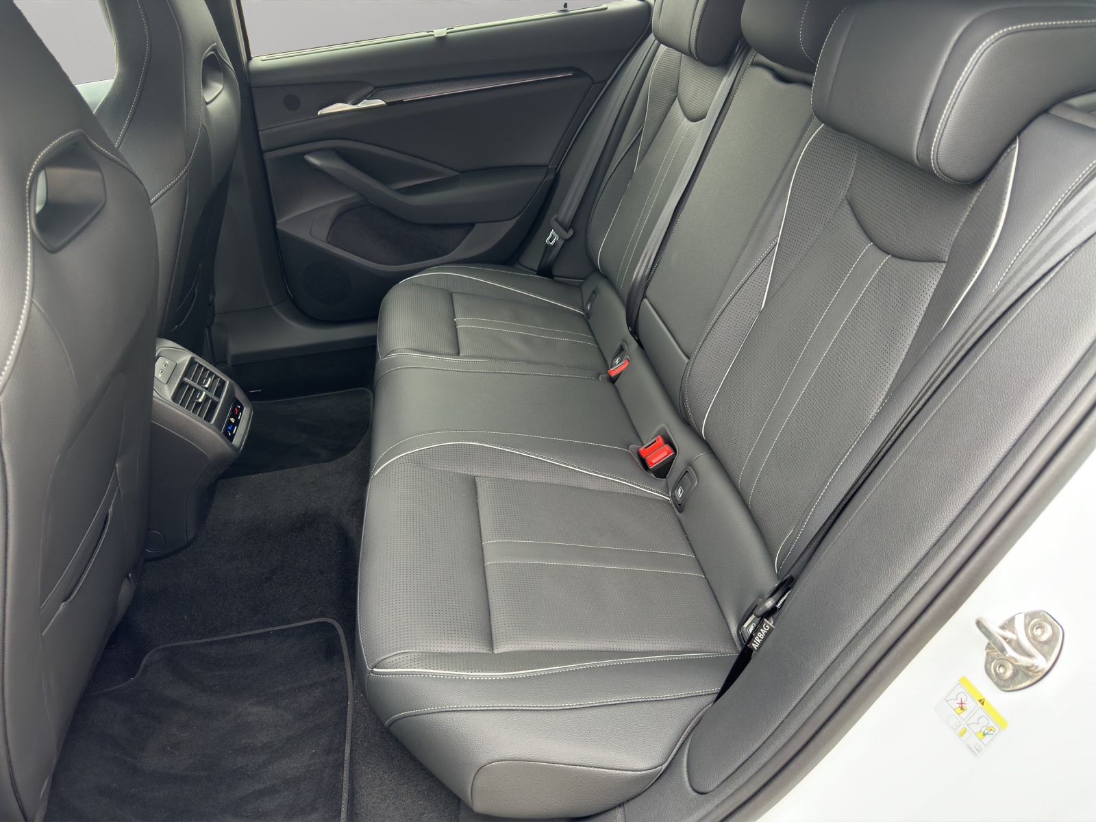 SKODA Superb Combi 2.0 TSI Sportline 4x4 DSG-image-16