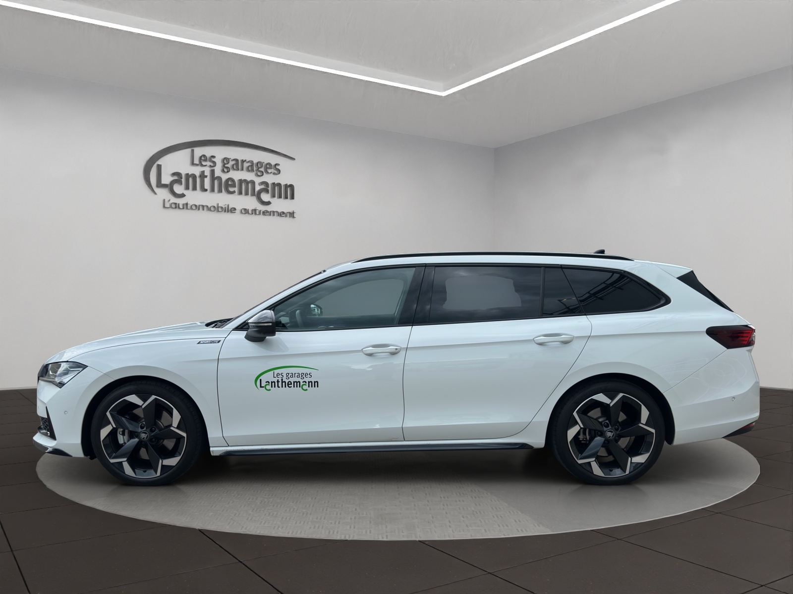 SKODA Superb Combi 2.0 TSI Sportline 4x4 DSG-image-1