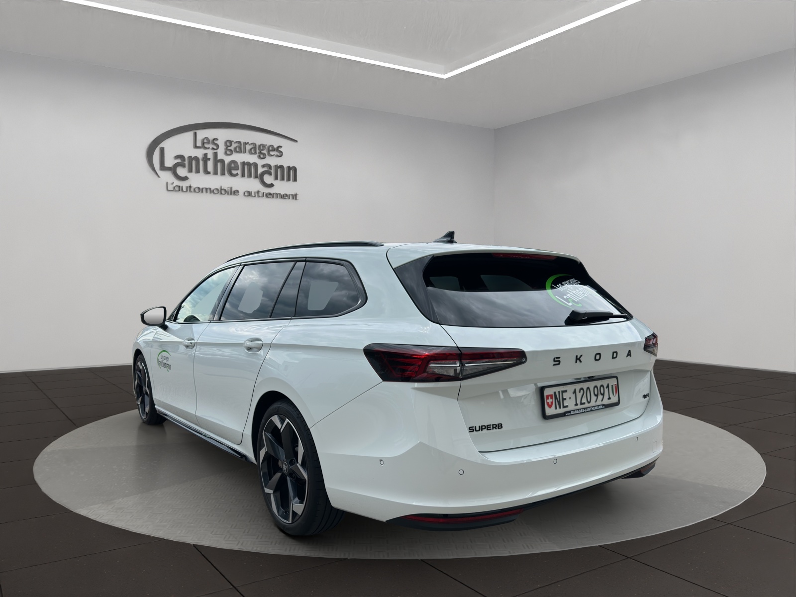 SKODA Superb Combi 2.0 TSI Sportline 4x4 DSG-image-2