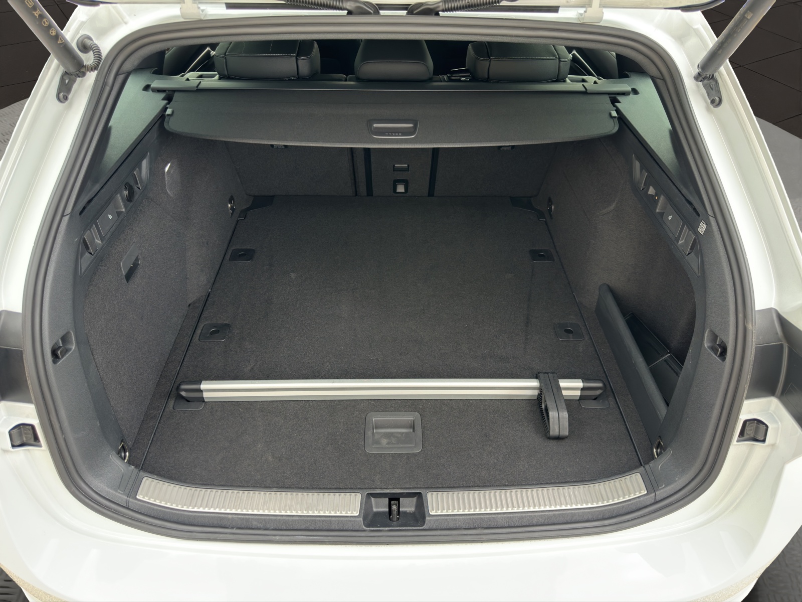 SKODA Superb Combi 2.0 TSI Sportline 4x4 DSG-image-18