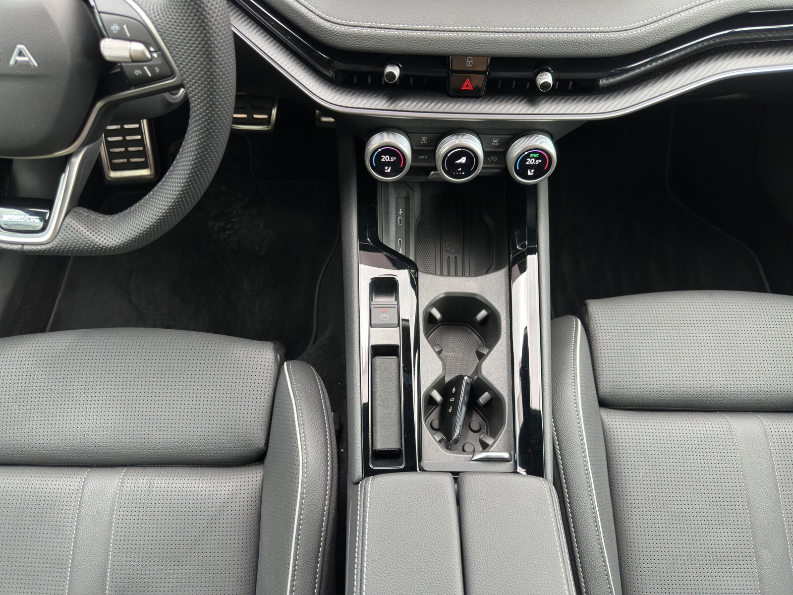 SKODA Superb Combi 2.0 TSI Sportline 4x4 DSG-image-11