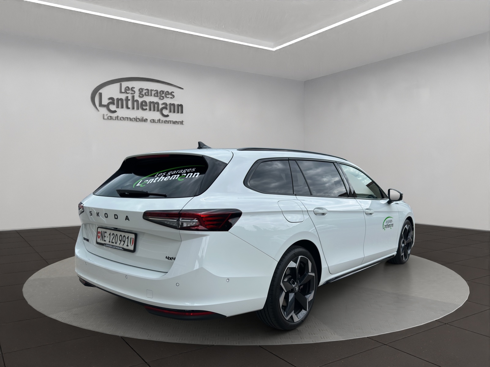 SKODA Superb Combi 2.0 TSI Sportline 4x4 DSG-image-4