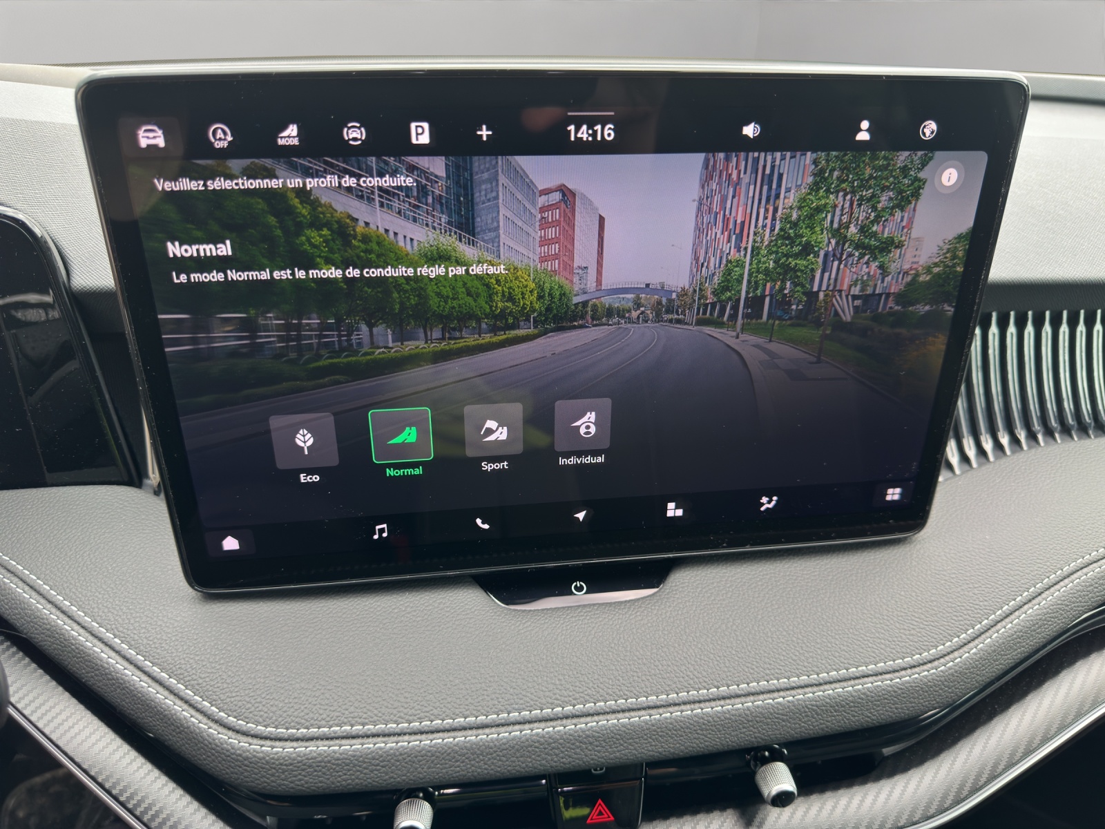 SKODA Superb Combi 2.0 TSI Sportline 4x4 DSG-image-14