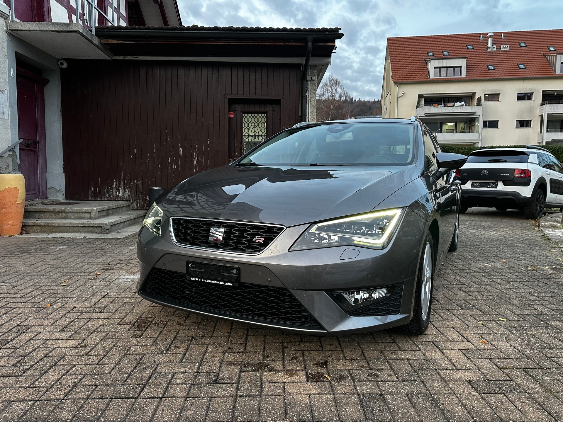 SEAT Leon ST 1.4 TSI FR-image-0