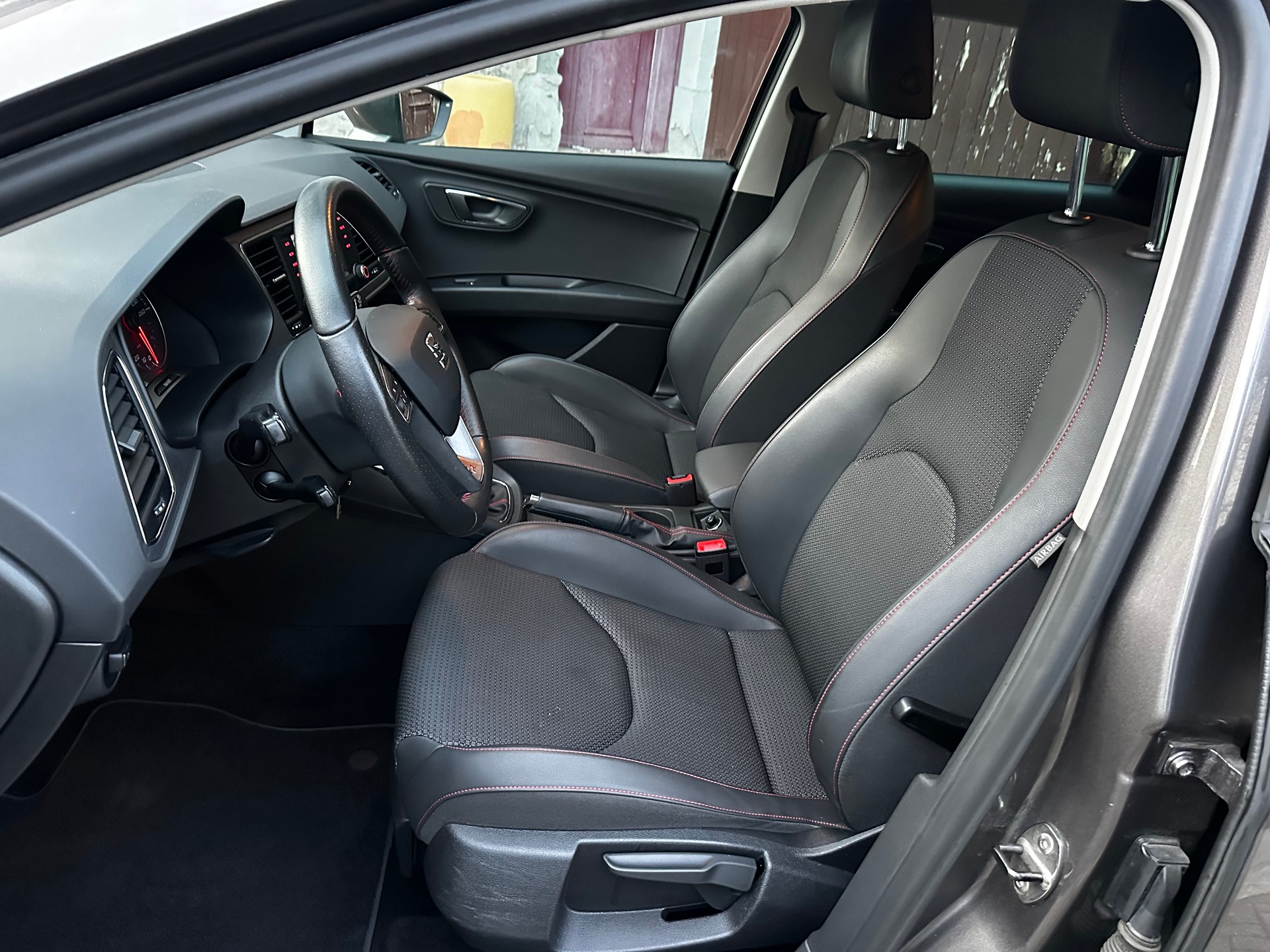 SEAT Leon ST 1.4 TSI FR-image-5