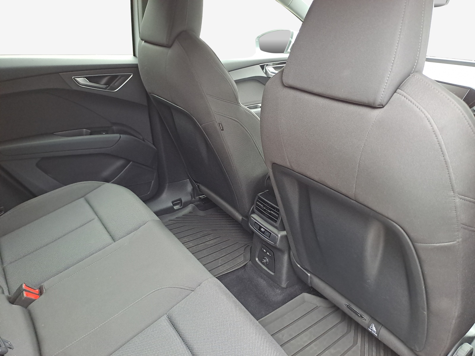 AUDI Q4 e-tron 35-image-16
