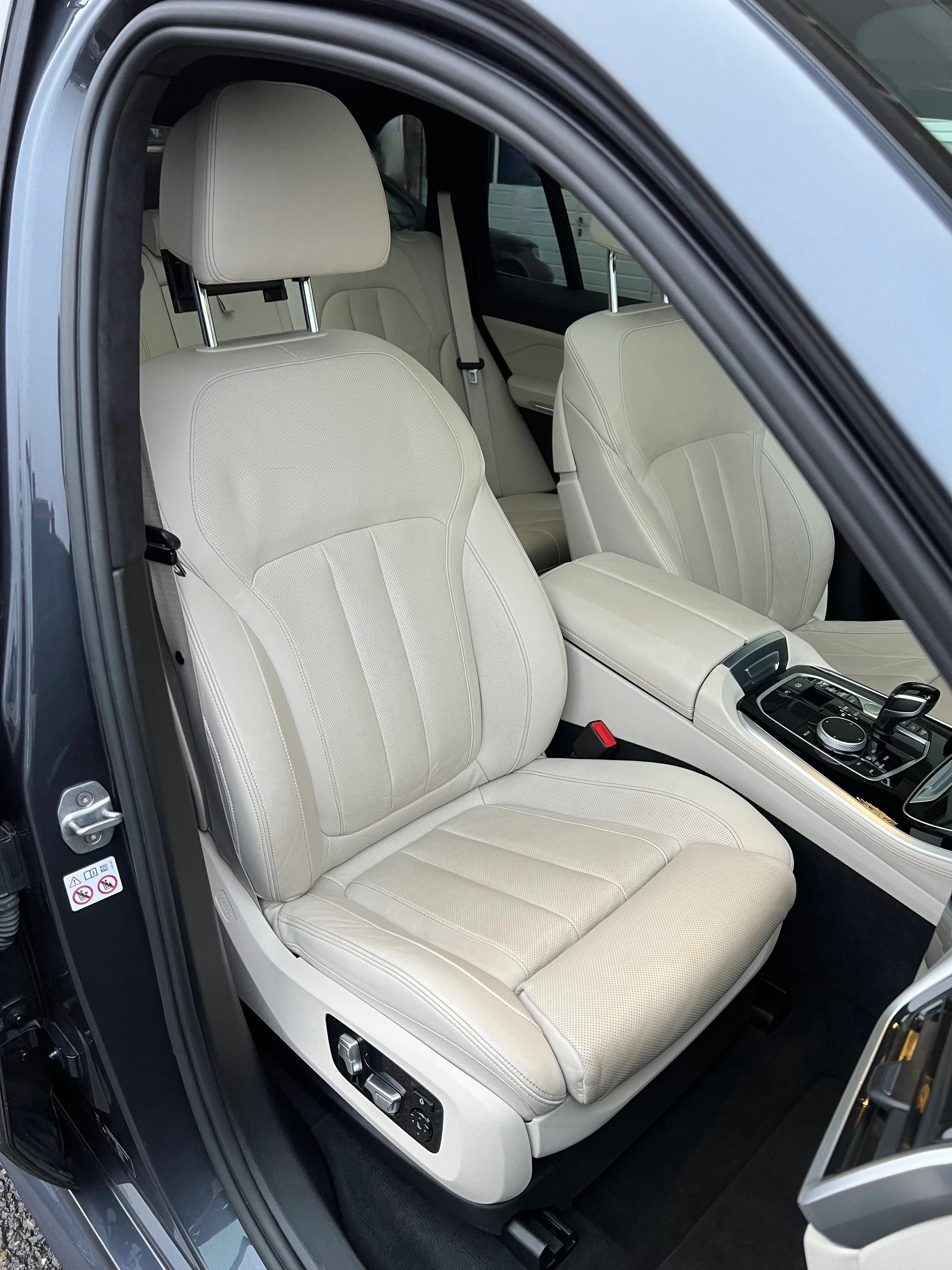 BMW X5 xDrive M50d Steptronic-image-12