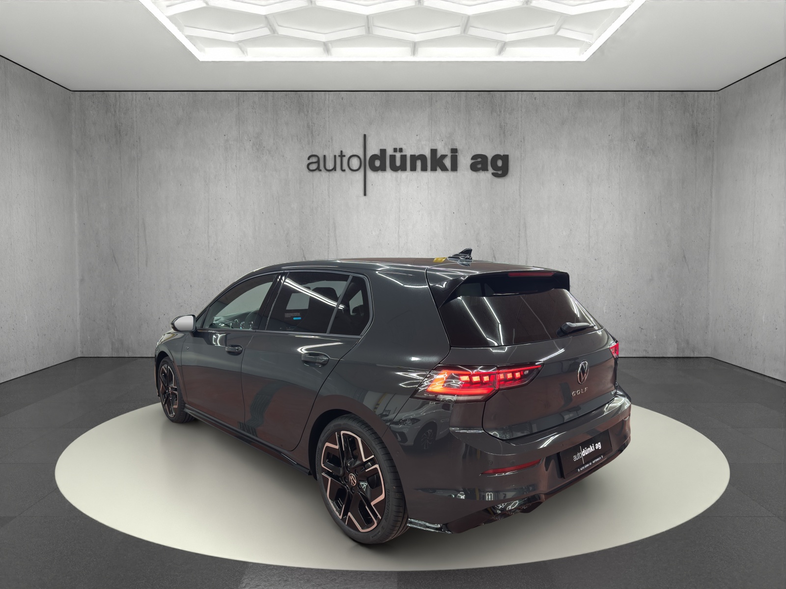 VW Golf 2.0 TSI R-Line DSG 4 Motion-image-2