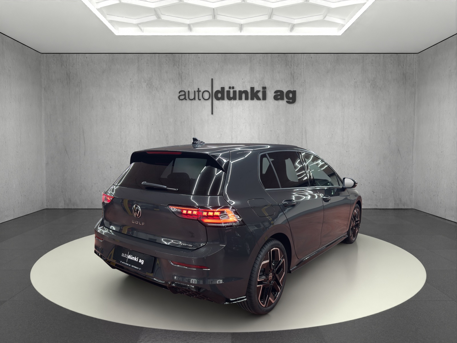 VW Golf 2.0 TSI R-Line DSG 4 Motion-image-3
