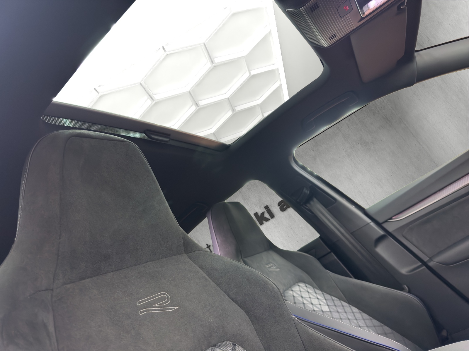 VW Golf 2.0 TSI R-Line DSG 4 Motion-image-12