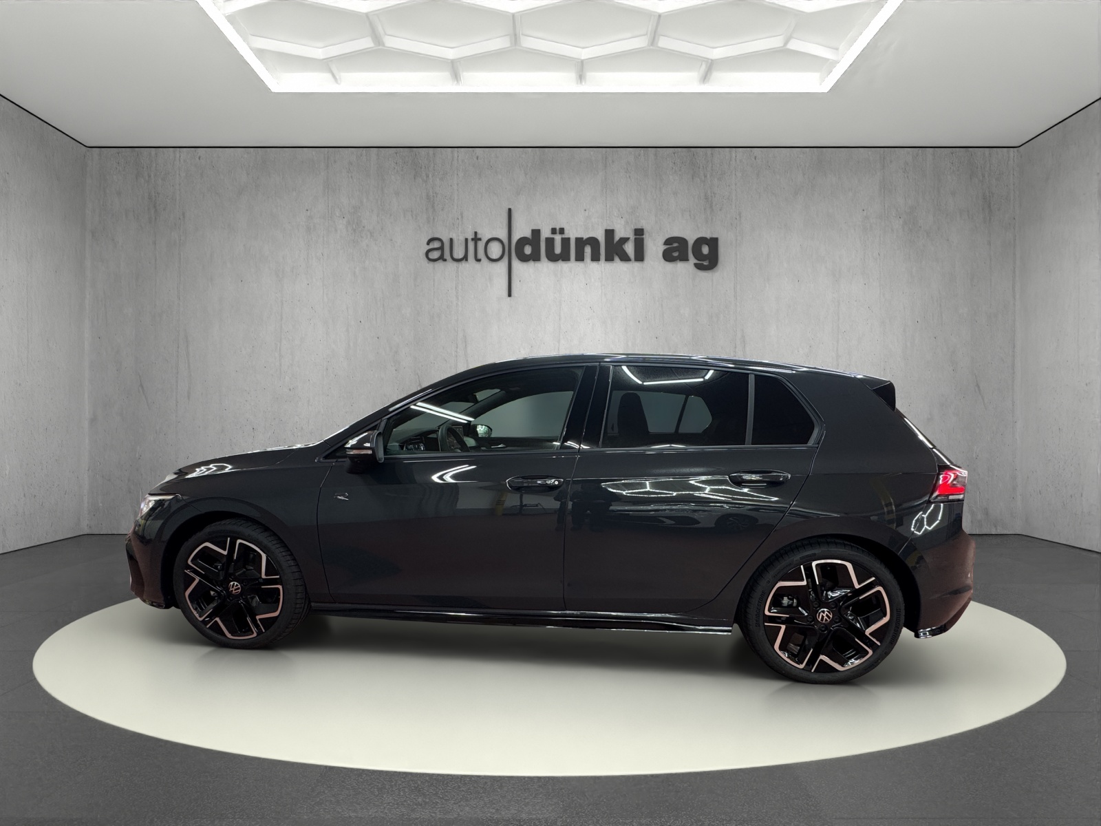 VW Golf 2.0 TSI R-Line DSG 4 Motion-image-1