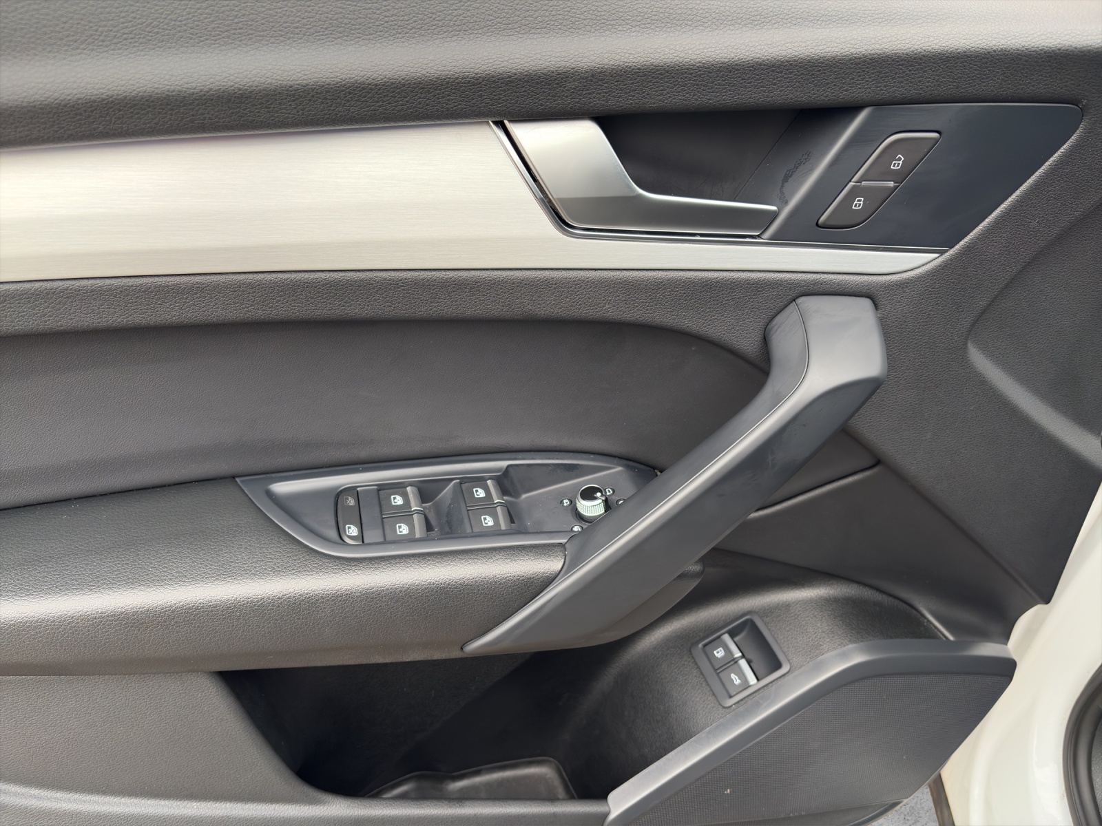 AUDI Q5 2.0 50 TFSI e S Line quattro S-Tronic-image-11