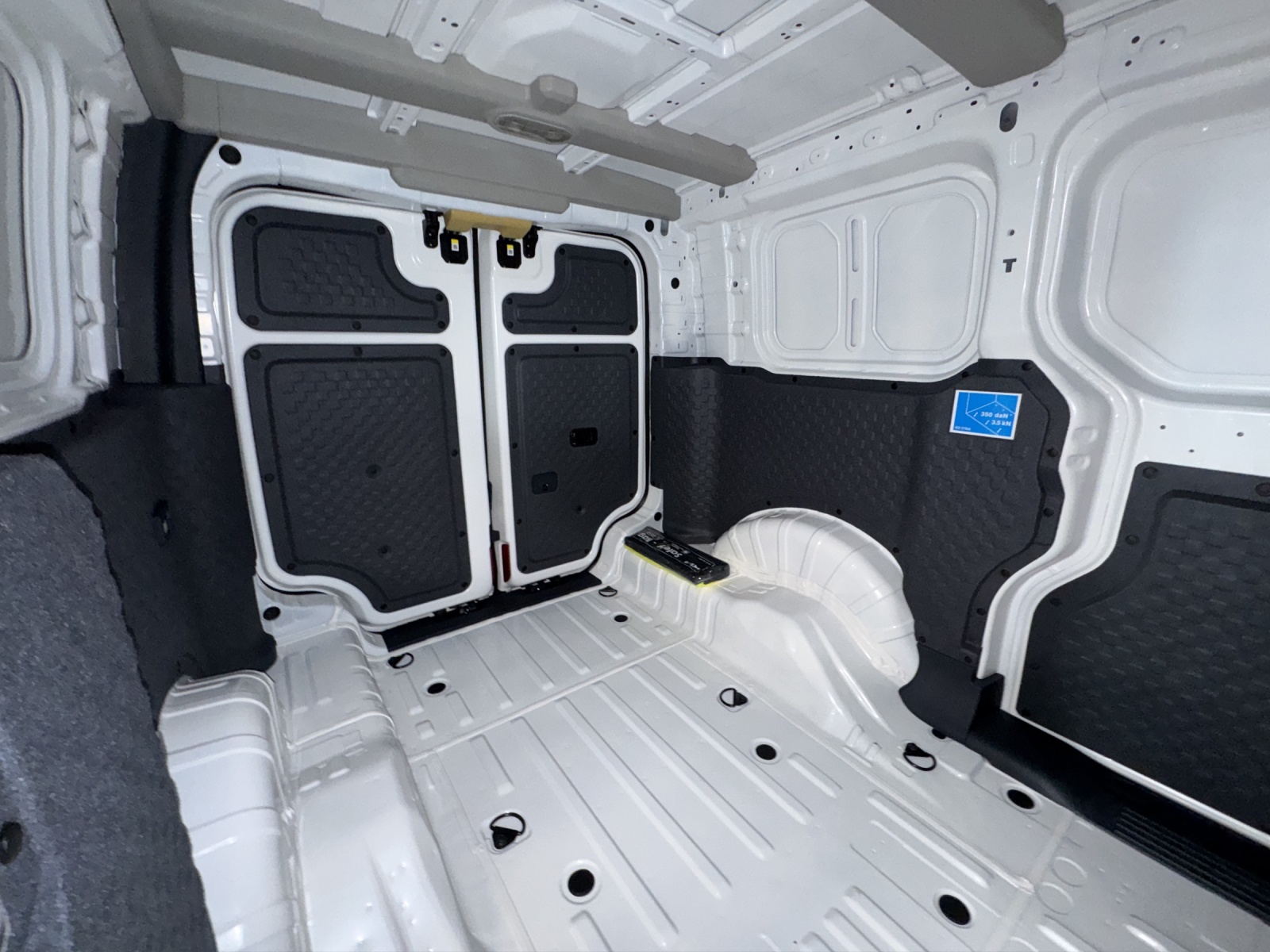 KIA Cargo 71.2 kWh Plus-image-15