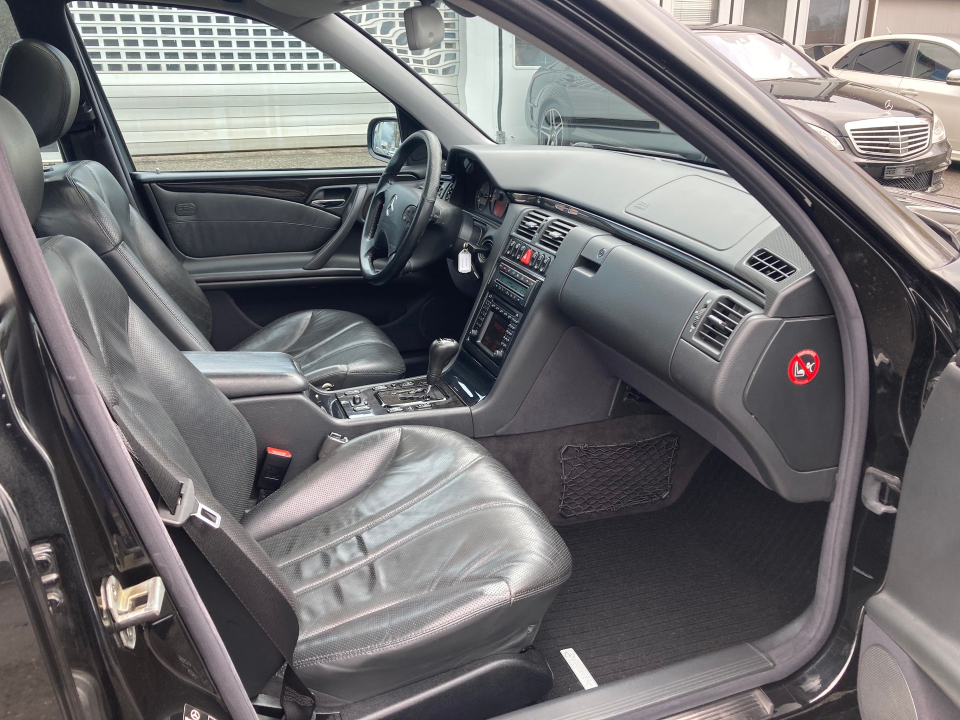 MERCEDES-BENZ E 55 AMG Avantgarde Automatic-image-8