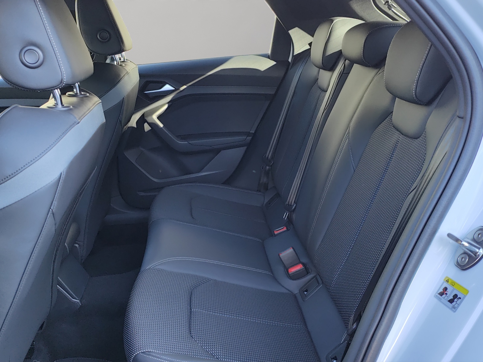 AUDI A1 Sportback 35 TFSI S Line S-tronic-image-12
