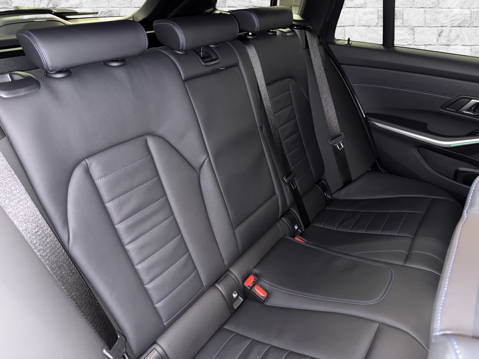 BMW 320d xDr 48V Tour M Sport-image-18