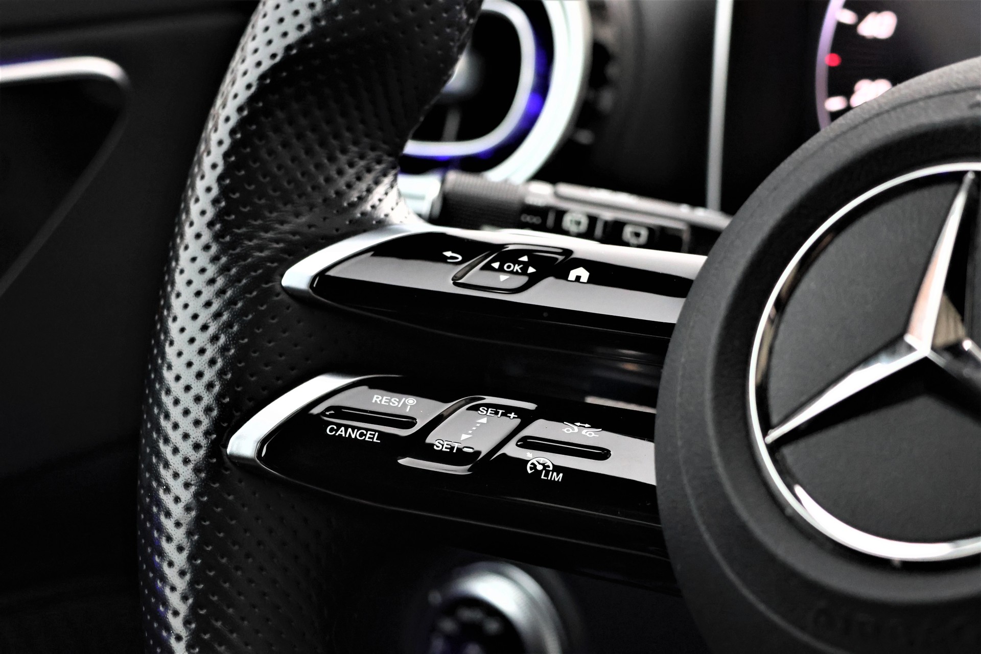MERCEDES-BENZ C 220 d T 4Matic AMG Line (CH) "Greymatte"-image-17