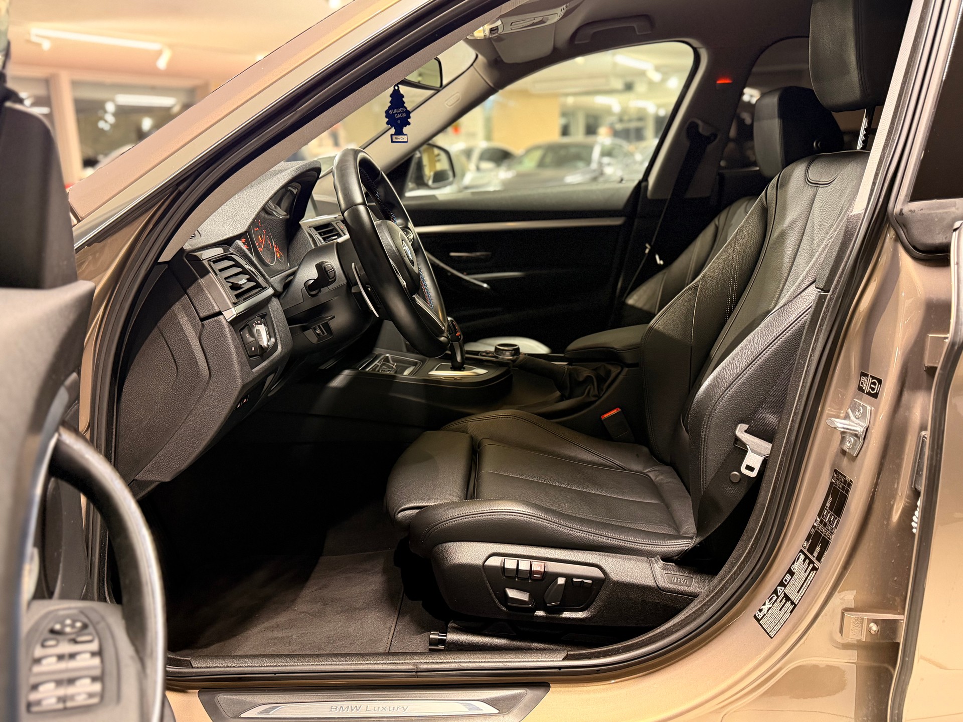 BMW 335i GT xDrive Luxury Line Steptronic-image-8
