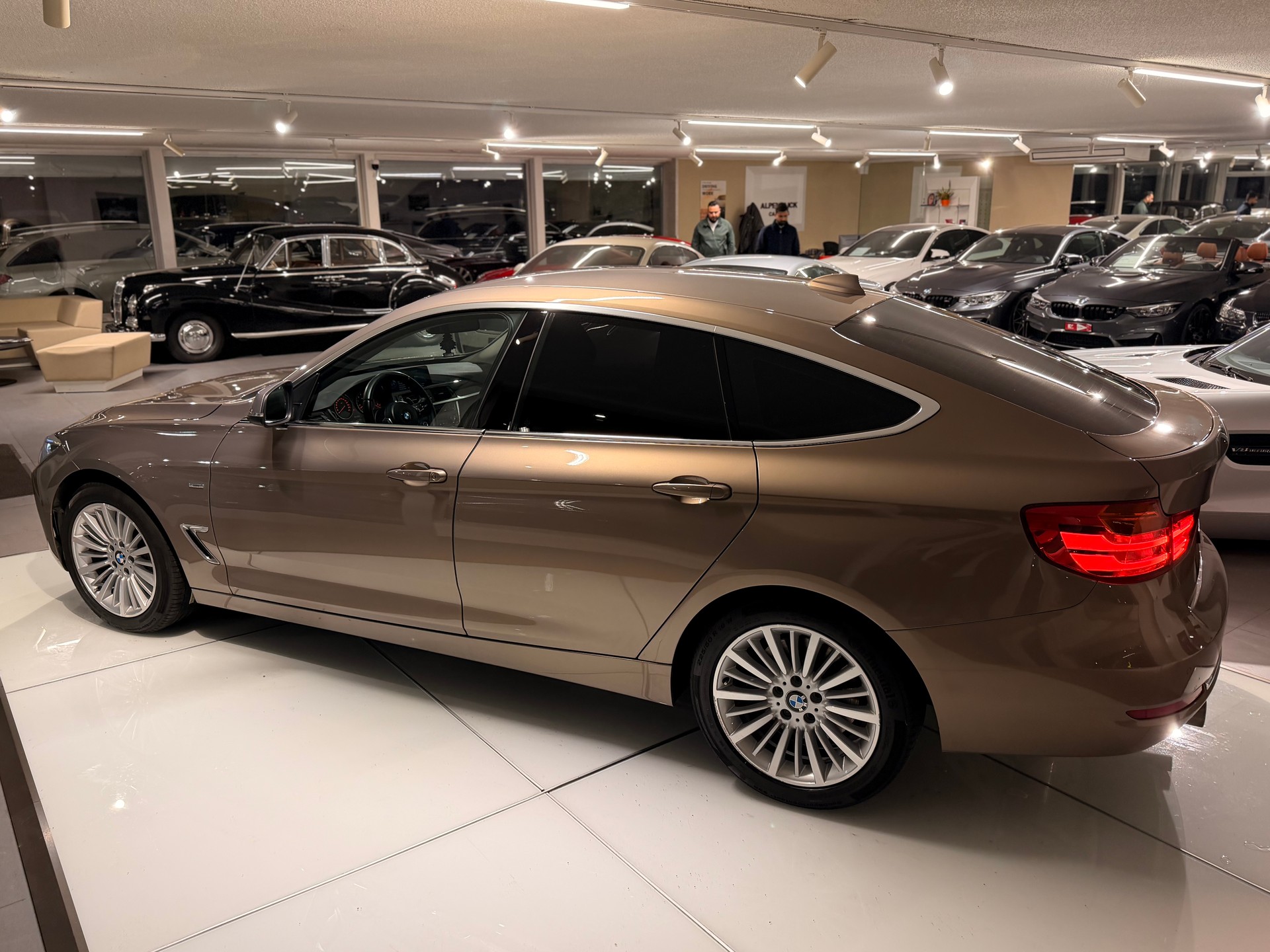 BMW 335i GT xDrive Luxury Line Steptronic-image-6