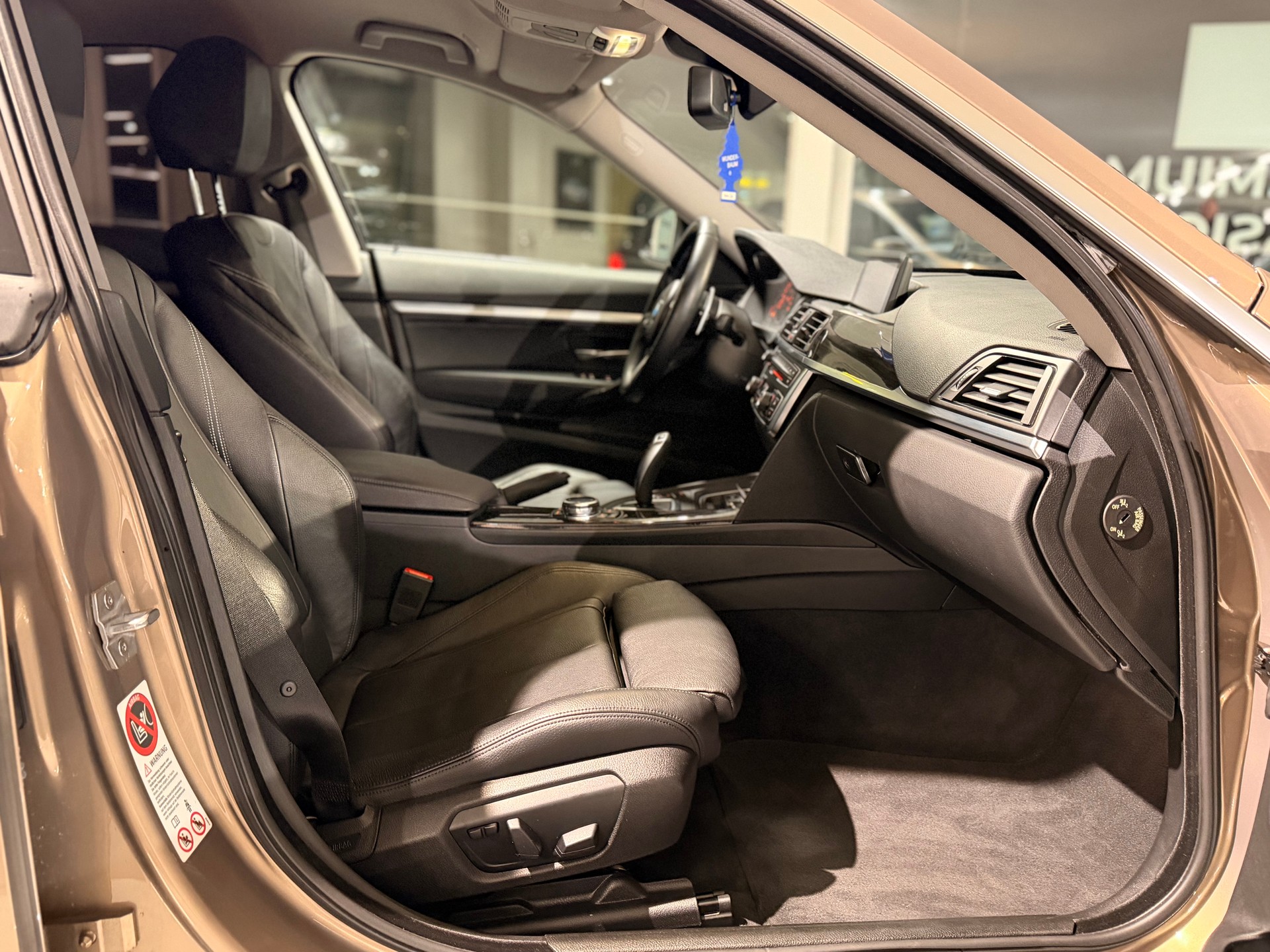 BMW 335i GT xDrive Luxury Line Steptronic-image-16