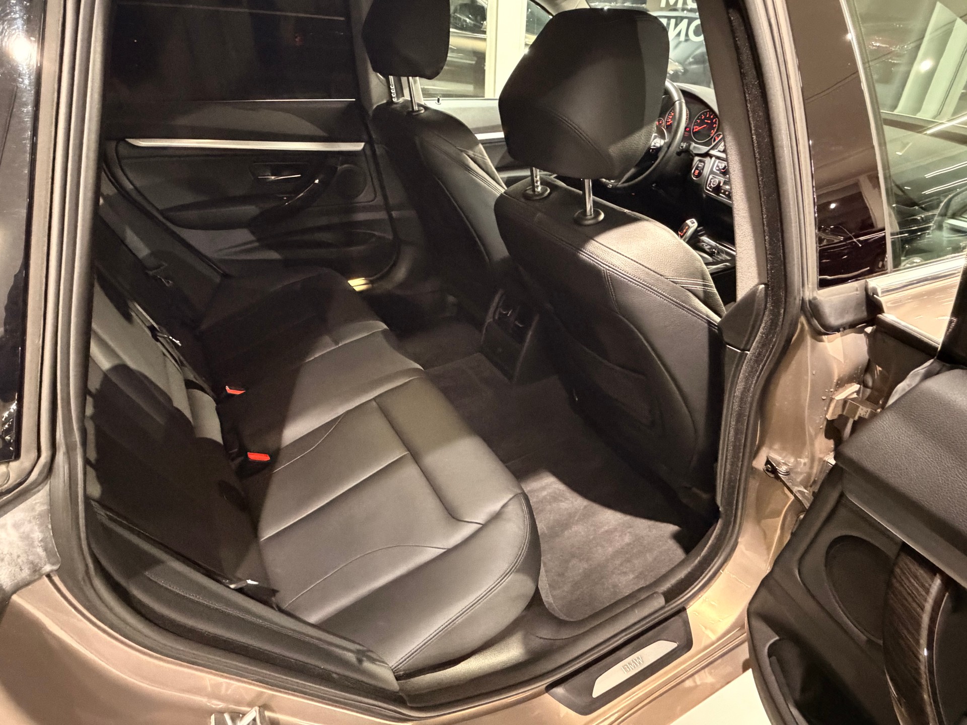 BMW 335i GT xDrive Luxury Line Steptronic-image-14