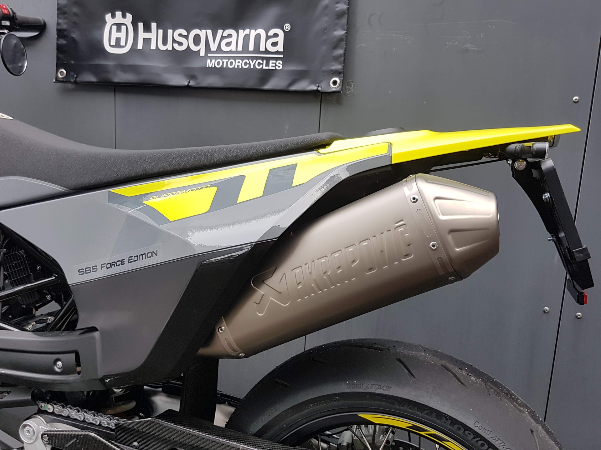 HUSQVARNA 701 Supermoto (35kW)-showroom-element-3