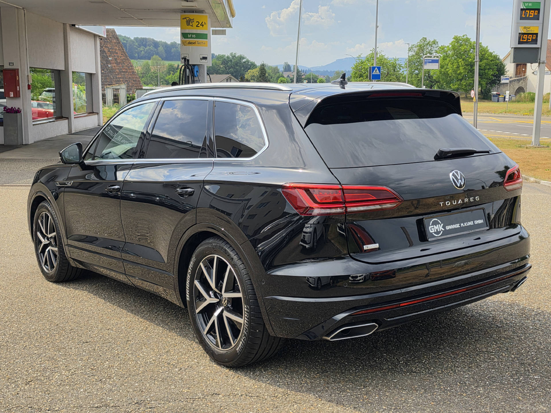 VW Touareg 3.0 V6 TDI 286 R-Line 75 Edition-image-3