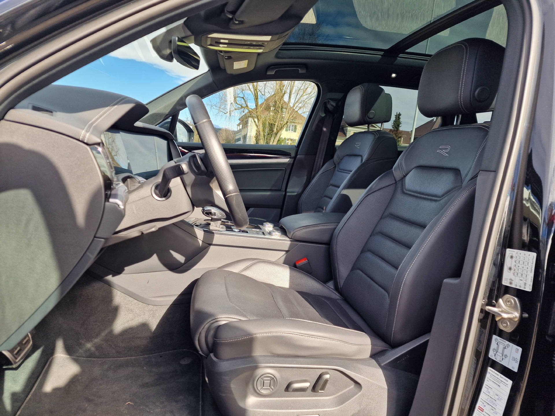 VW Touareg 3.0 V6 TDI 286 R-Line 75 Edition-image-13