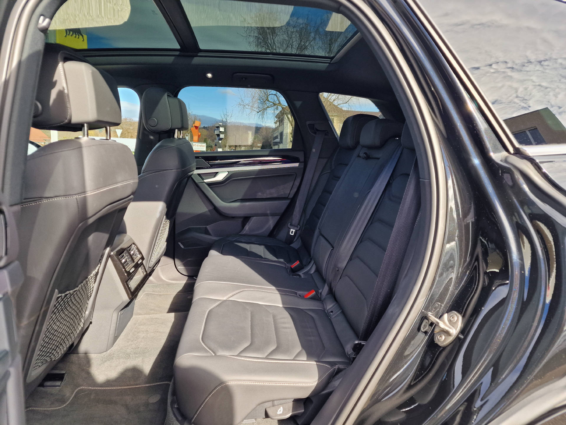 VW Touareg 3.0 V6 TDI 286 R-Line 75 Edition-image-14