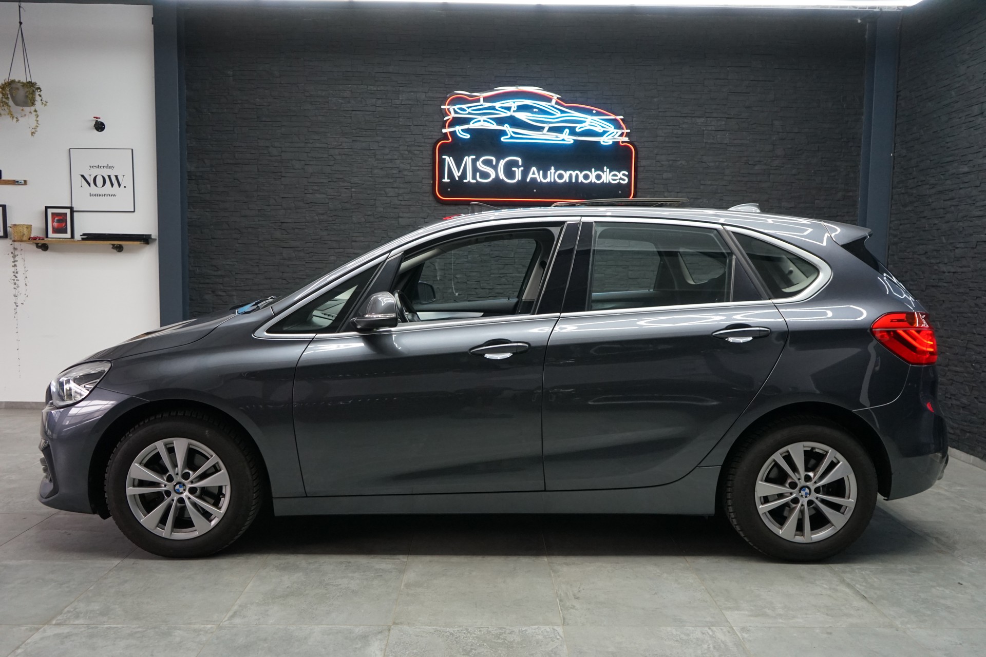 BMW 218i Active Tourer DKG Luxury Line-image-1