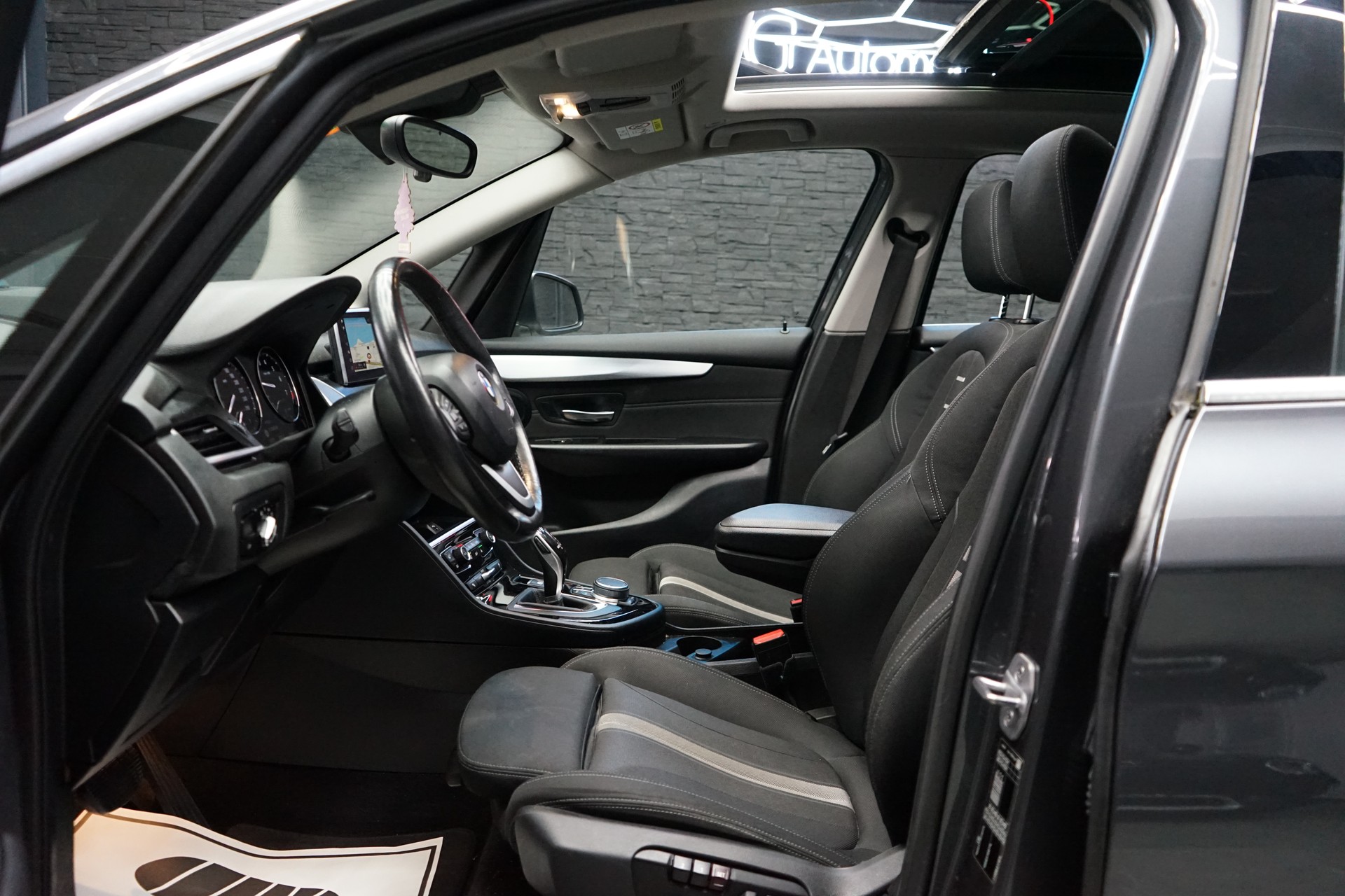 BMW 218i Active Tourer DKG Luxury Line-image-3