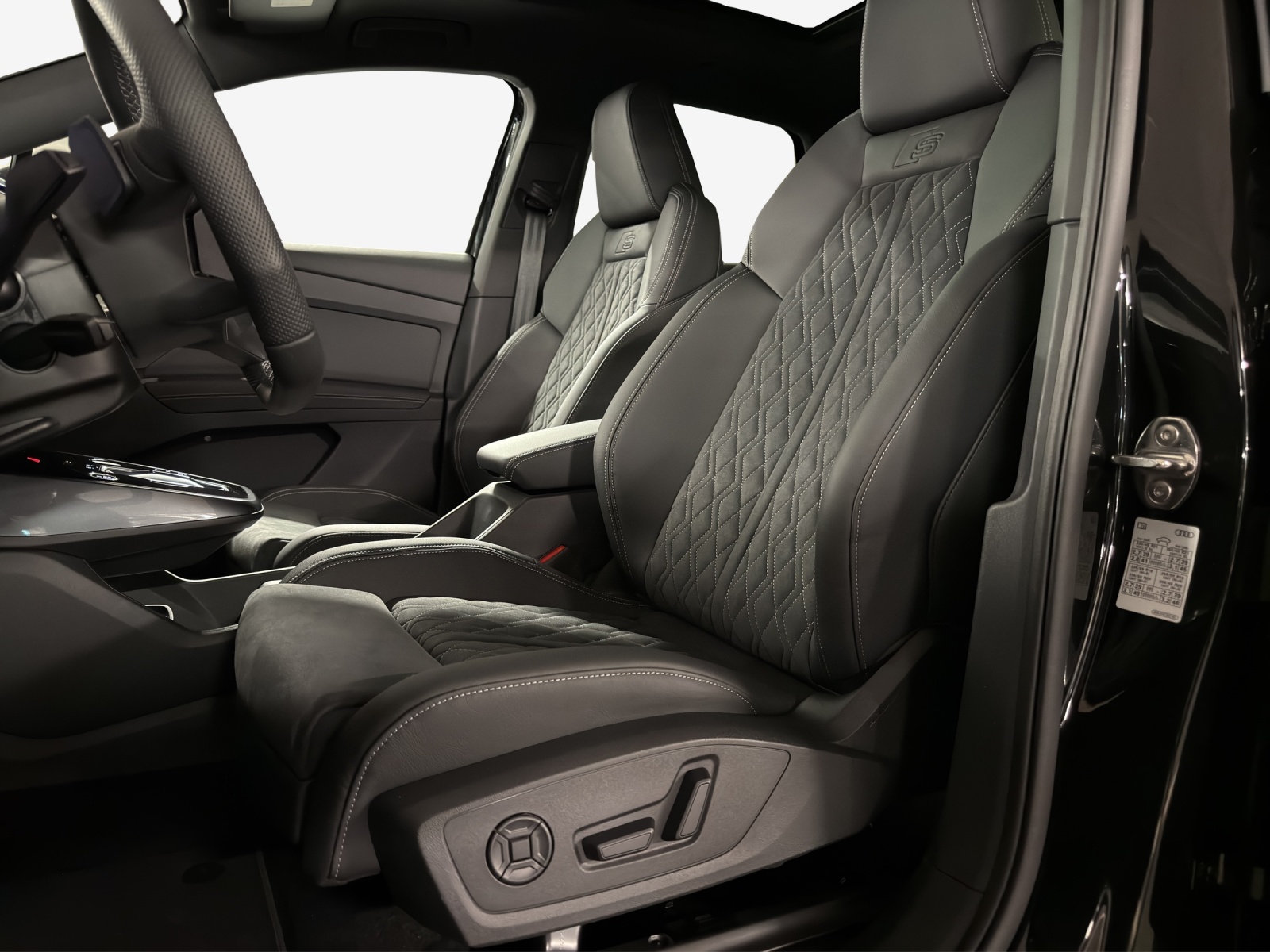 AUDI Q4 e-tron 45 Attraction quattro-image-7