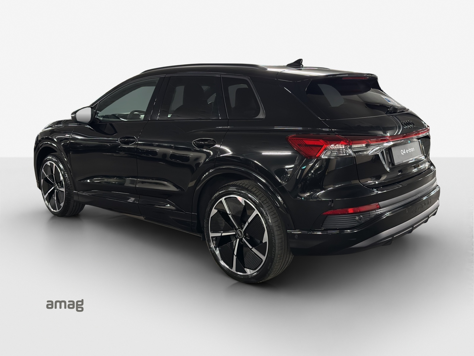 AUDI Q4 e-tron 45 Attraction quattro-image-2