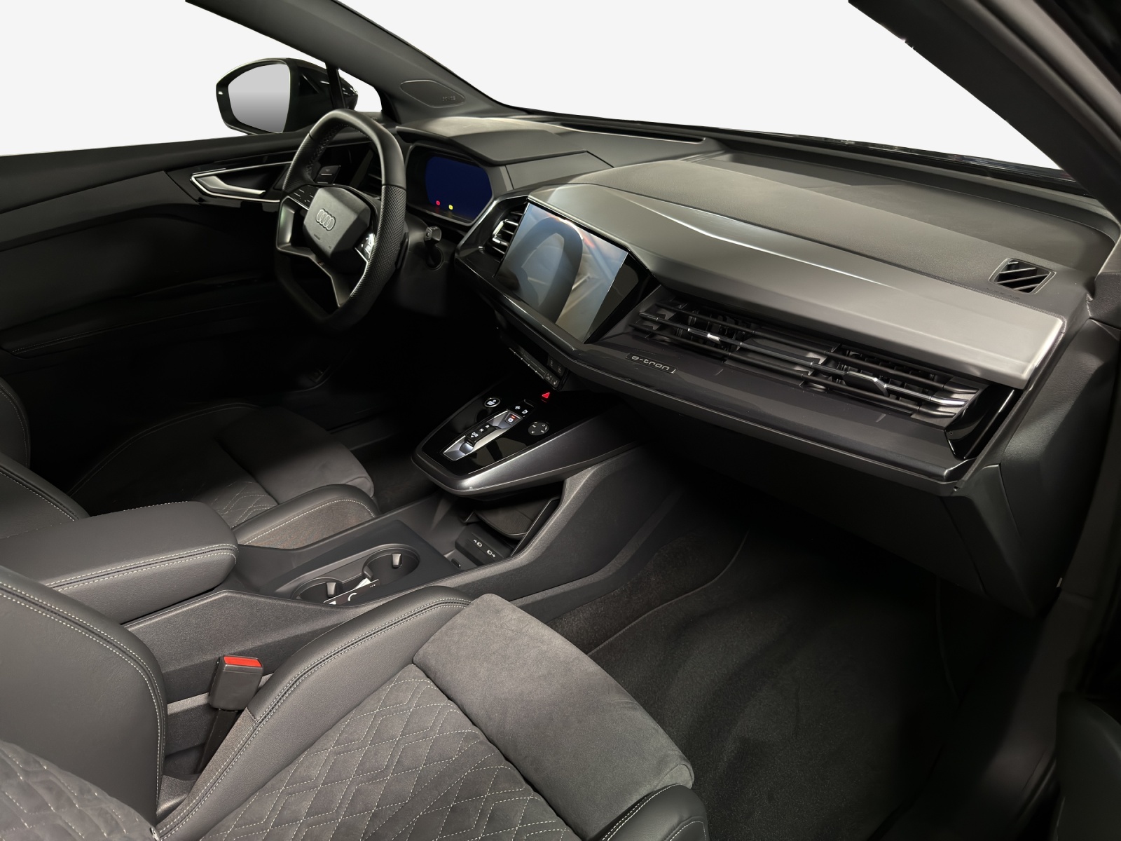 AUDI Q4 e-tron 45 Attraction quattro-image-13