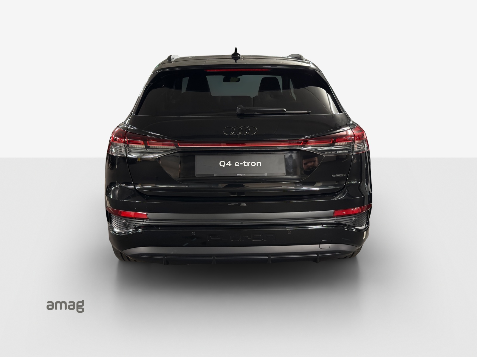 AUDI Q4 e-tron 45 Attraction quattro-image-3