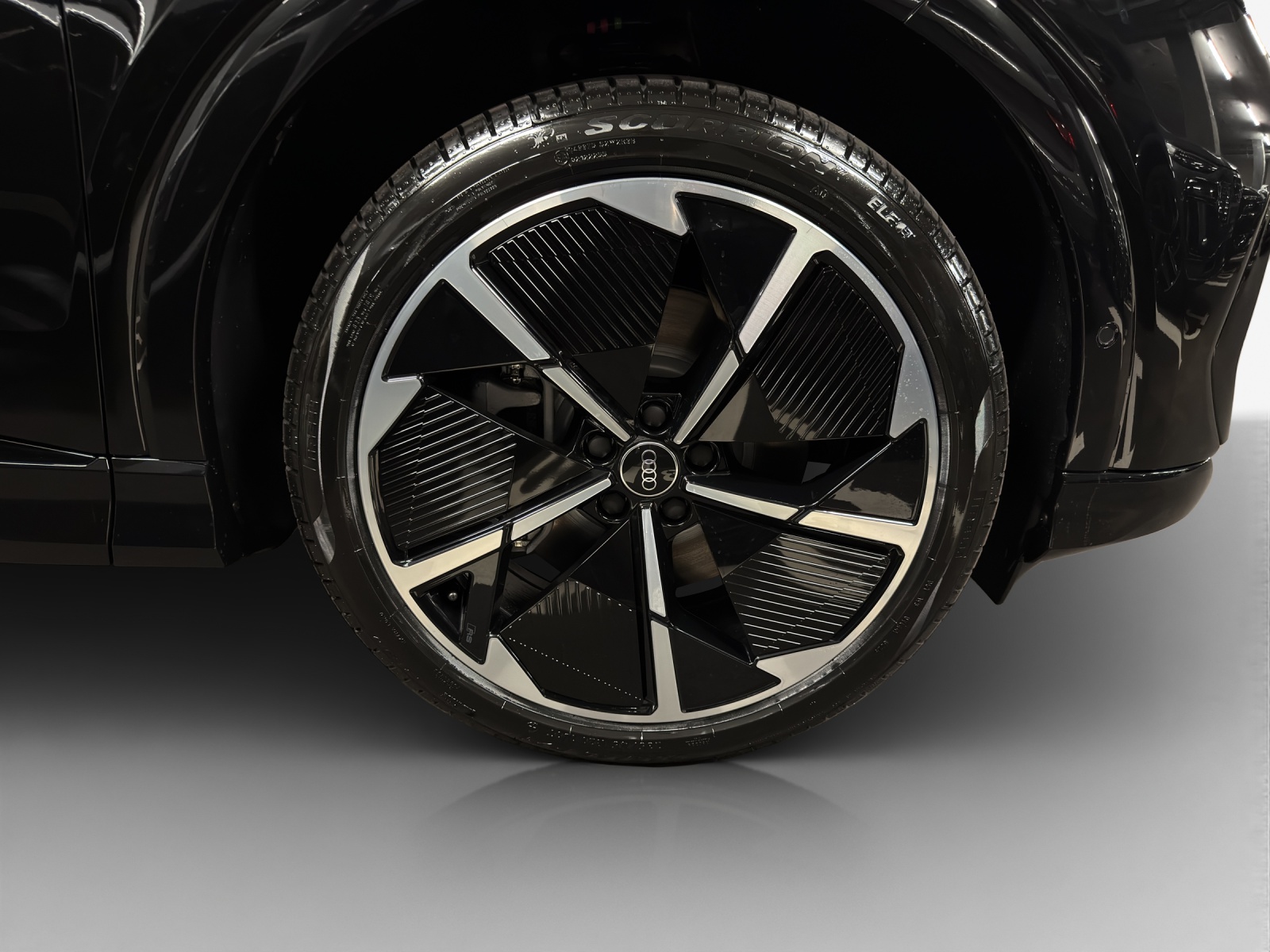 AUDI Q4 e-tron 45 Attraction quattro-image-15
